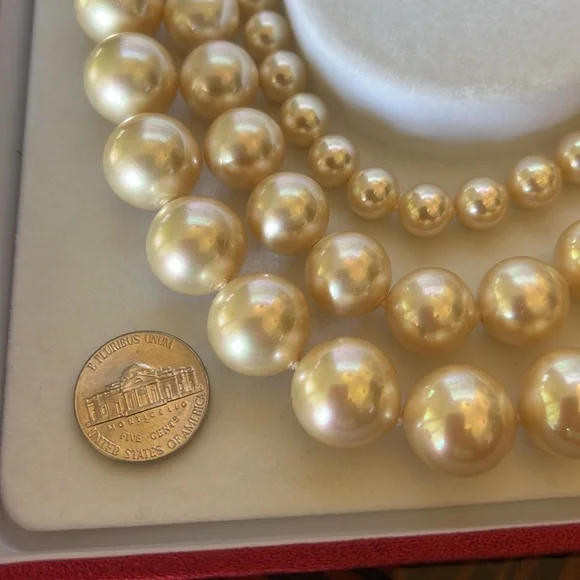 Elegant Three tier Majorica Pearl Necklace - Picture 5 of 7